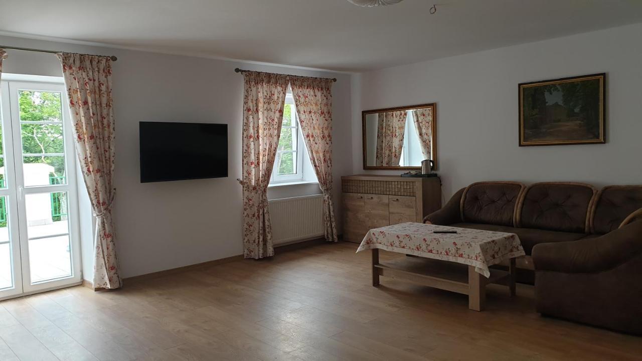 Dwor Nad Jeziorem W Bieniaszach Bed and Breakfast Milakowo Εξωτερικό φωτογραφία