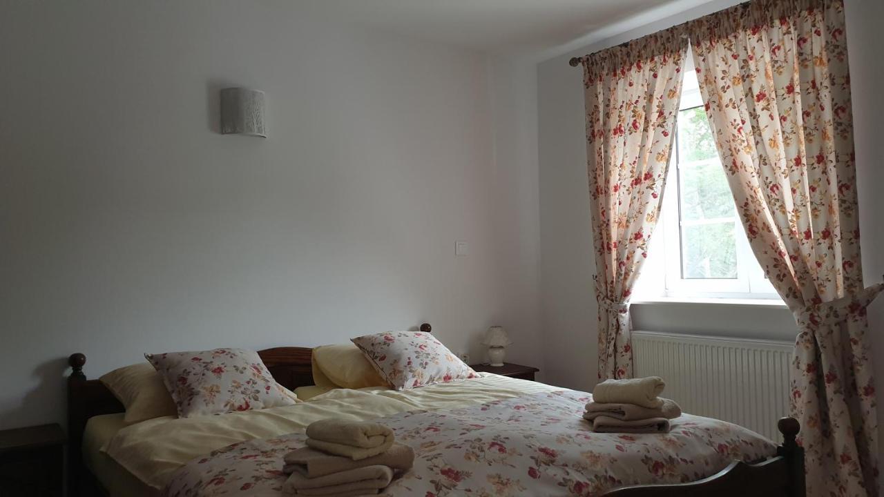 Dwor Nad Jeziorem W Bieniaszach Bed and Breakfast Milakowo Εξωτερικό φωτογραφία